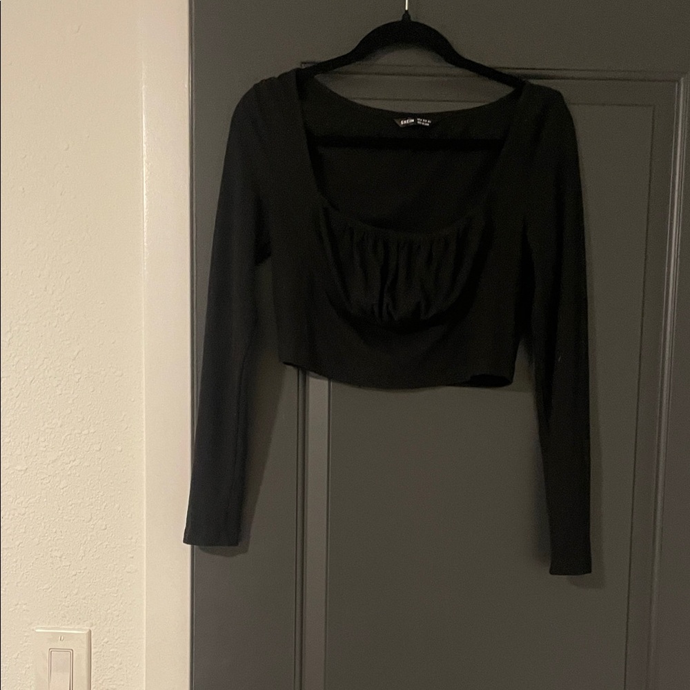 SHEIN Black Long Sleeve Crop Top